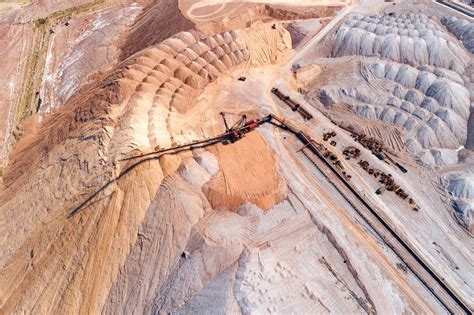  Bauxite! Ett Multifunktionellt Material för Moderna Tillämpningar och Hållbar Utveckling